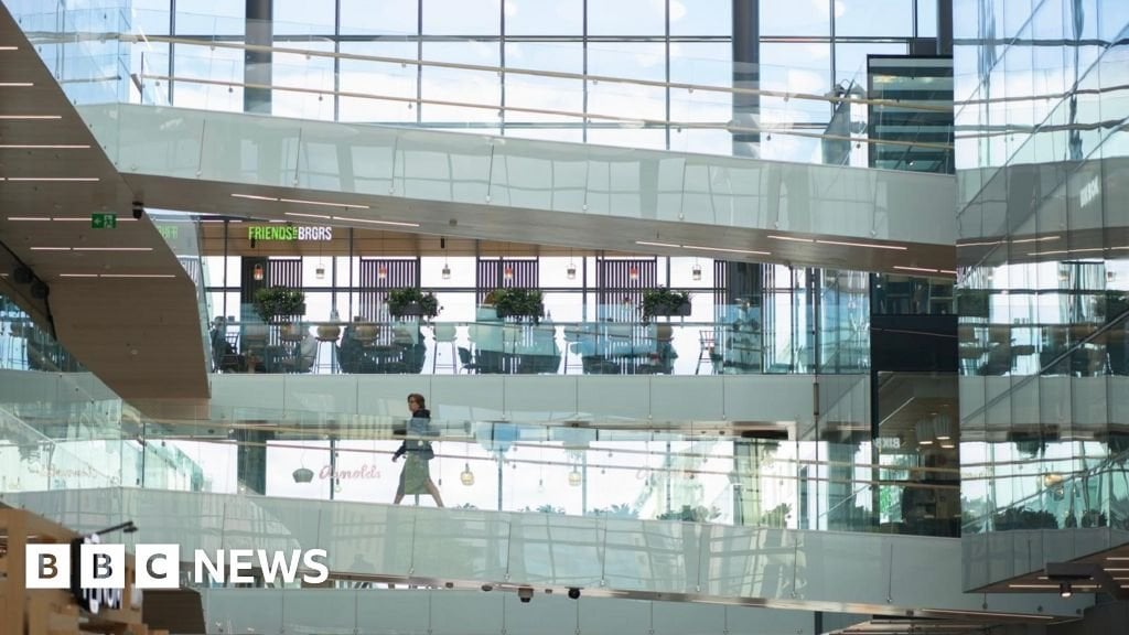 フィンランド、人種差別的刺傷事件と疑われ衝撃
