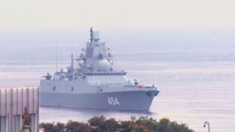 ロシアのフリゲート艦がハバナ港に入港、礼砲21発を浴びる