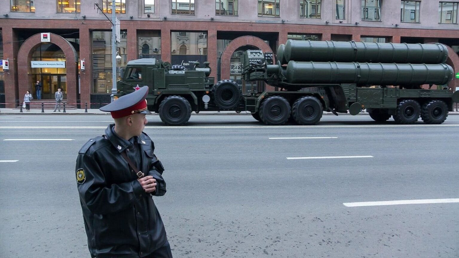 ウクライナのATACMSロケットは、S-400がクリミアに展開されるのと同じ速さで、ロシアの最高のS-400防空システムを爆破している