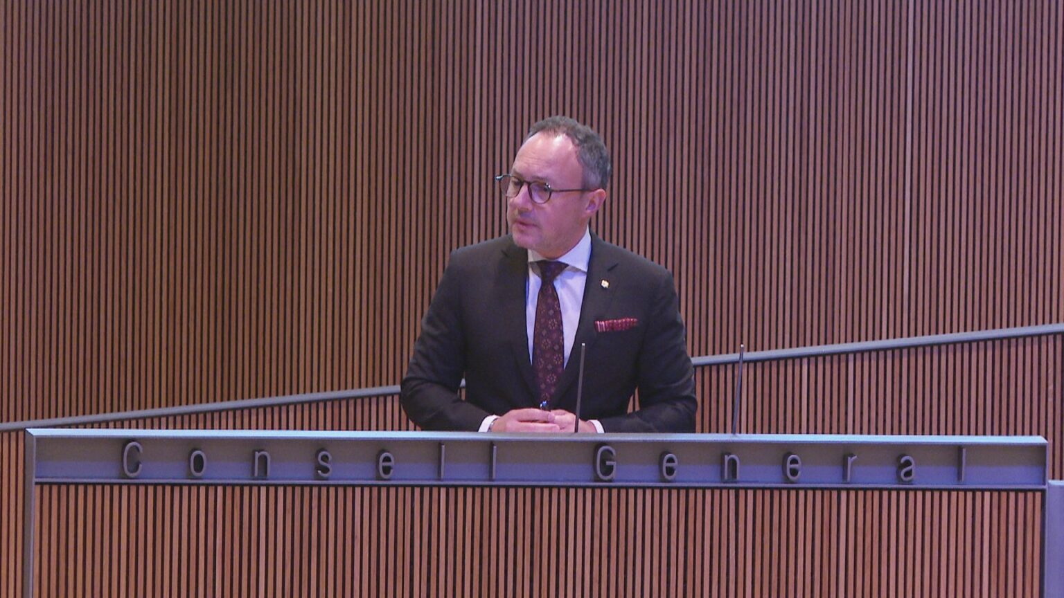 政府、公共譲渡法の改正に賛成