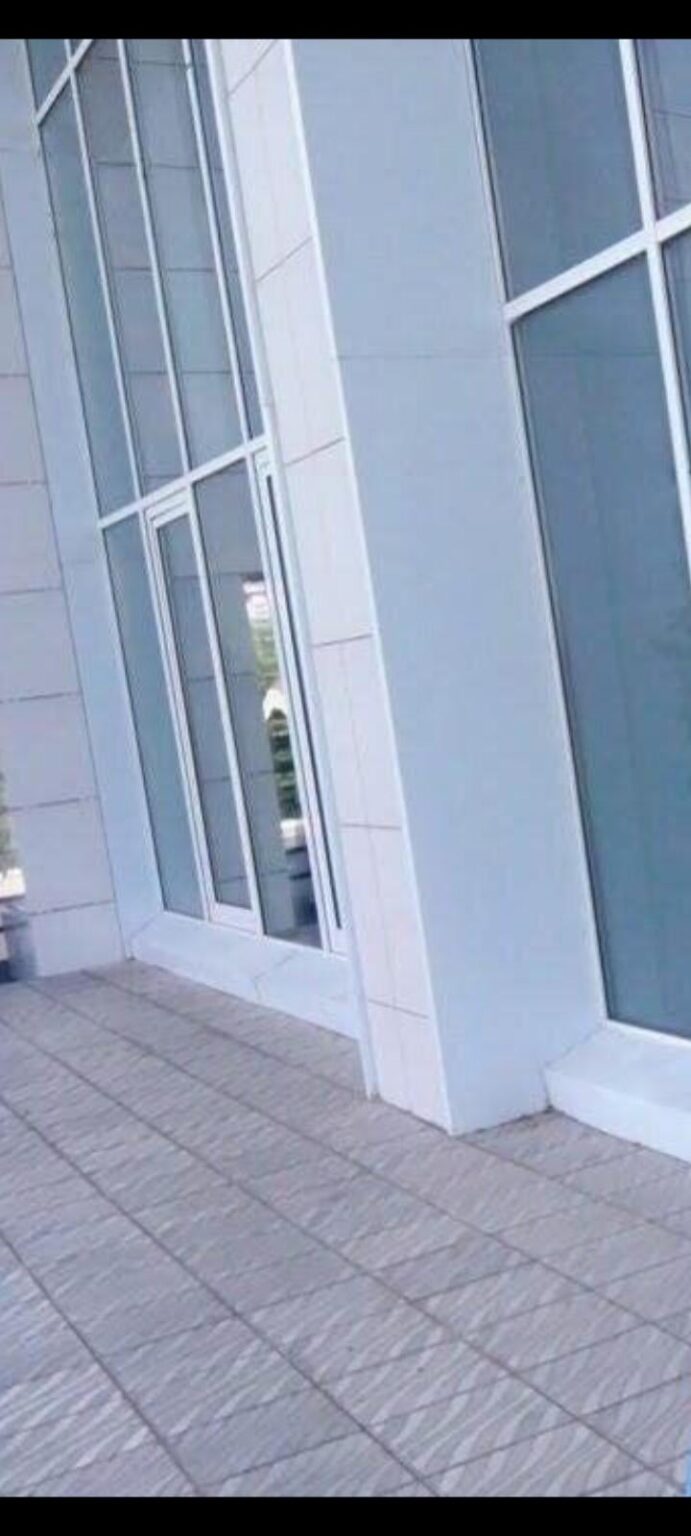ヘルシンキ周辺のこの建物を知っている人はいますか？写真を再現しようとしているのですが、どこにあるか忘れてしまいました（笑）。