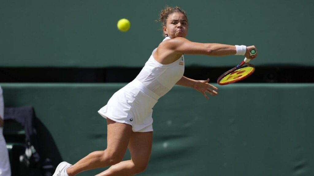 ウィンブルドン決勝でのパオリーニ: 準決勝ではベキッチが 2-6 6-4 7-6 で勝利しました。