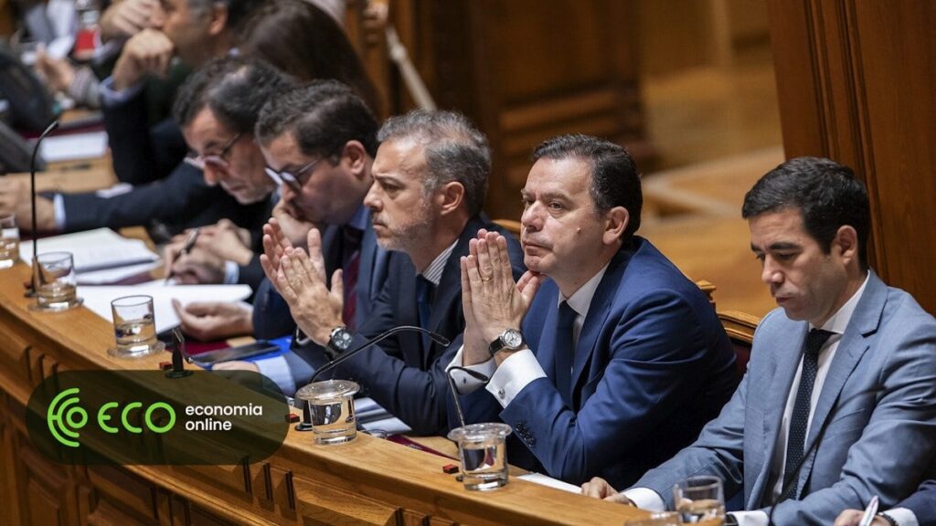 カトリック世論調査ではPSがADを上回っている。 十分に地盤を失う