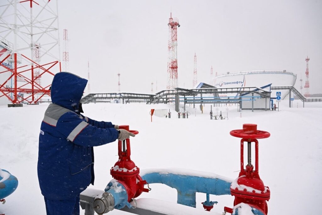 ウクライナ戦争にもかかわらず、ヨーロッパは2023年にインド経由でロシアの石油を記録的な価格で購入