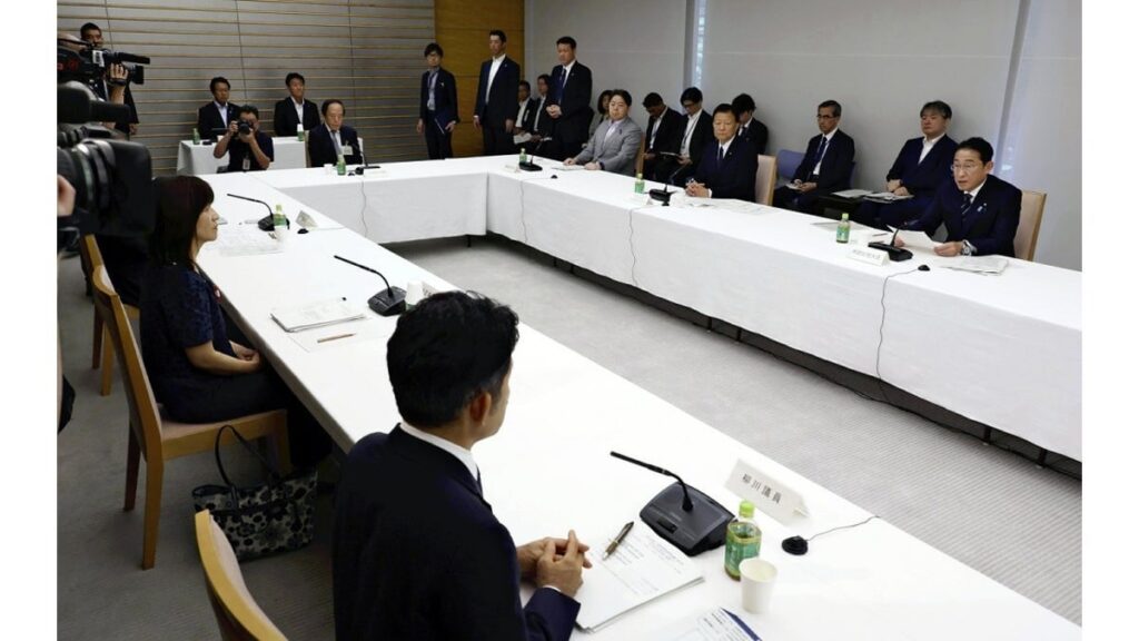 国と地方の基礎的財政収支（プライマリーバランス＝ＰＢ）が税収増で「２０２５年度に黒字化」と政府試算…実現すれば３４年ぶり