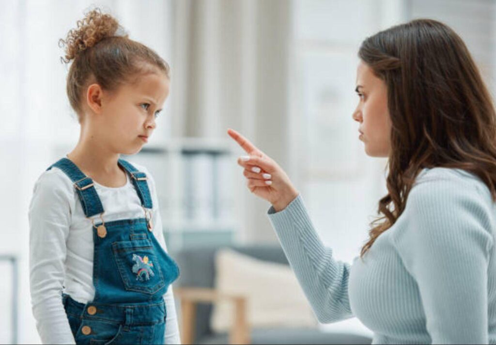 あなたが子供の頃に両親から受けた、または繰り返し受けた、大人になってから全くのナンセンスで嘘だったことが判明した最も愚かなアドバイスは何ですか?
