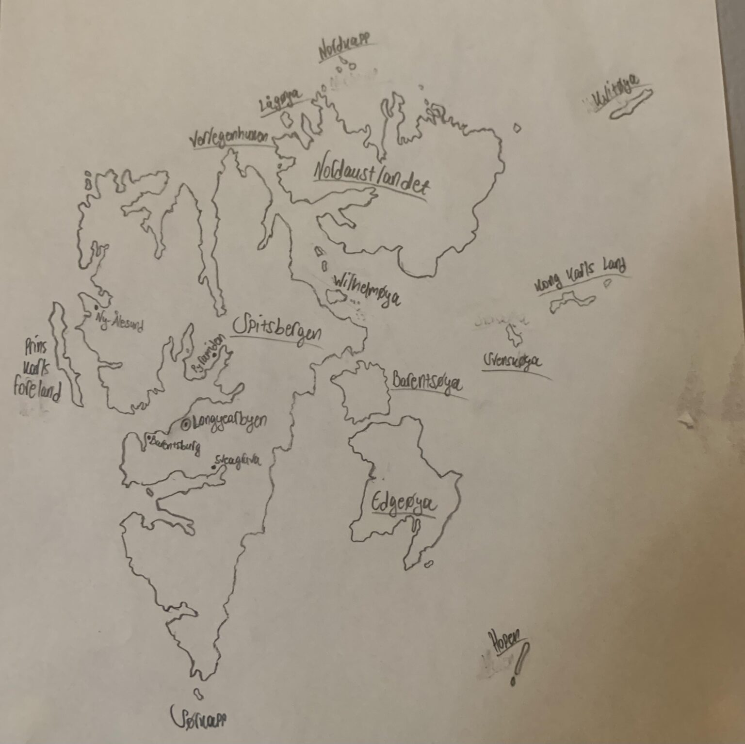 スヴァールバル諸島の地図を描きました。夢中になっているからです