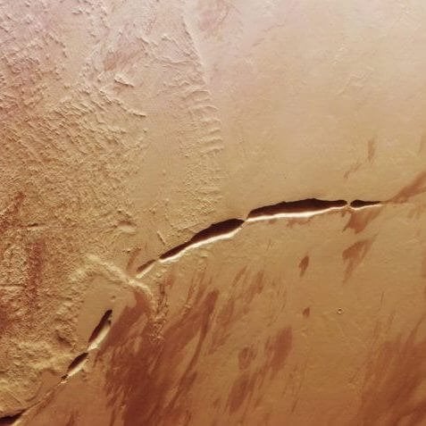火星の大地を切り裂く地溝帯 ESA探査機マーズ・エクスプレスが観測 - sorae 宇宙へのポータルサイト