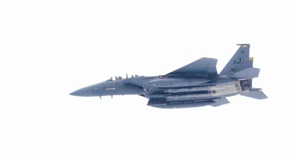 米軍、日本国内に最新鋭戦闘機・F15EXを配備 1.6兆円で - 日本経済新聞