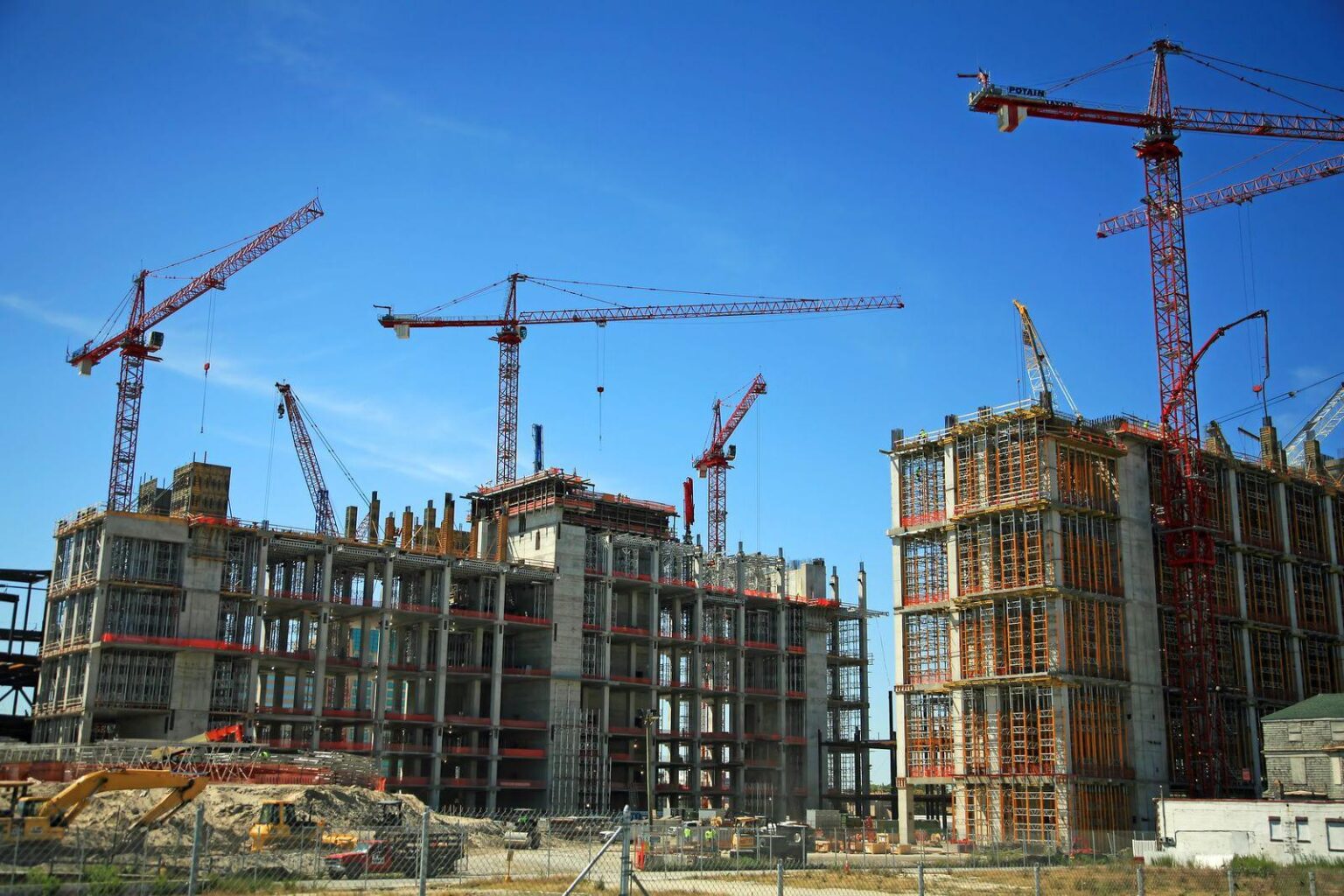 キプロスで建設業や不動産業に参入するにはどうすればいいですか?