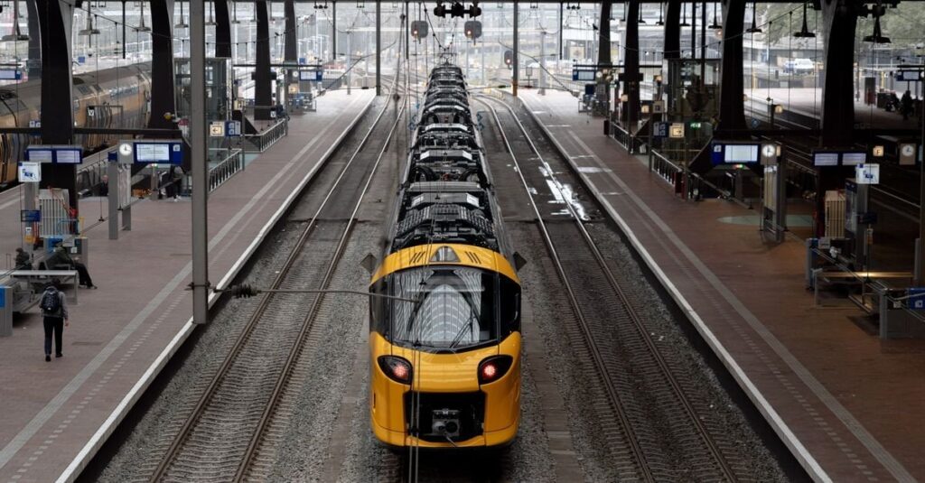 真新しい NS IC はドイツとポーランドの鉄道で修理を待っています