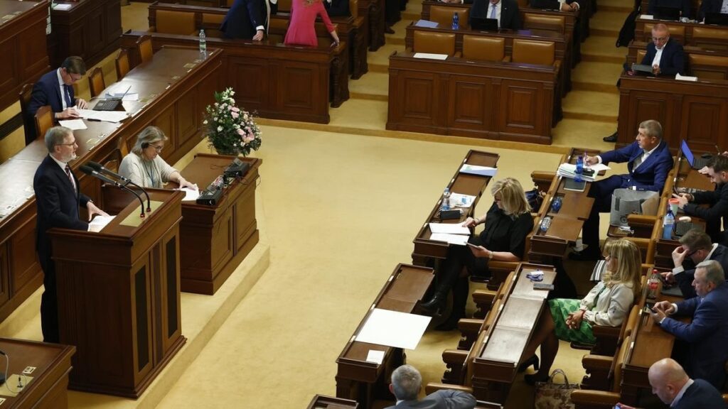 議員は下院の予算を惜しまない。 政党やスポンサーの本部にあるオフィスの使用料も請求されます。