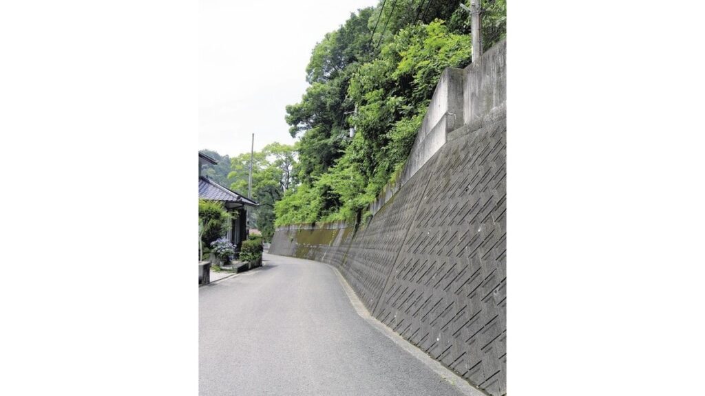 四国中央:市道として売却したのに市が所有権移転せず…男性に４５年課税、訴え無視し差し押さえも : 読売新聞