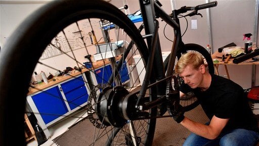 電動自転車メーカーがレーシングゲームを開発、アムステルダムが対策を求める：「完全に不合理」