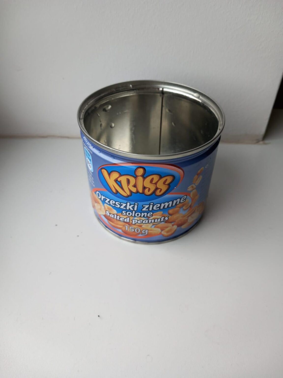 指を傷つける恐れのある梱包。
