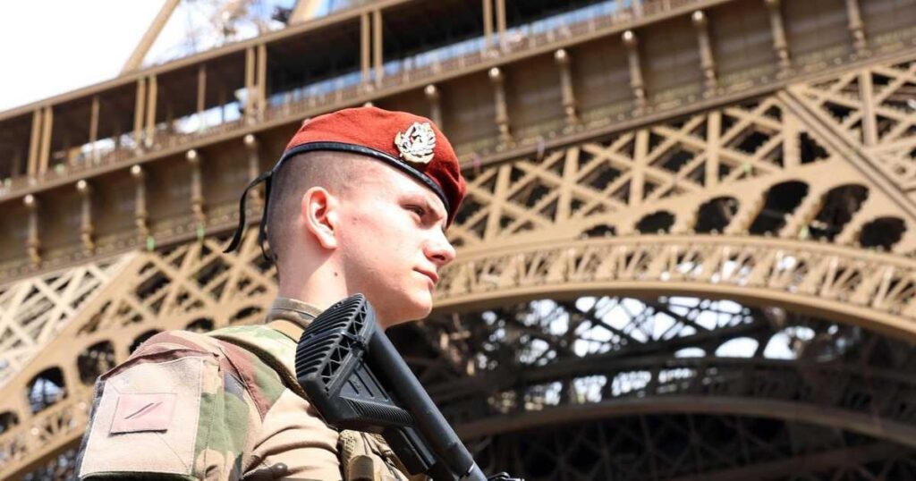 市内で警備中のフランス軍兵士が刺される パリ五輪の開幕を控え - 産経ニュース