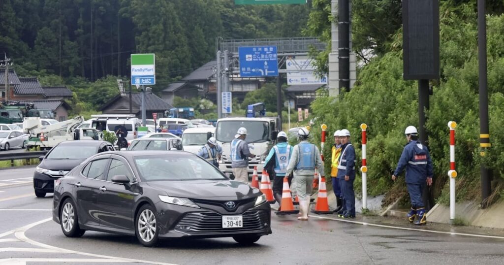 能登の大動脈、全線再開 半年ぶりに対面通行可能