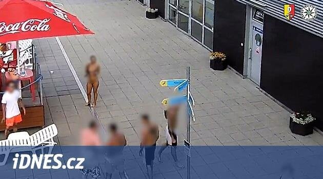 3人の加害者がプールで男性を殴打した。 彼は嫌がらせを受けた女性のために立ち上がった - iDNES.cz