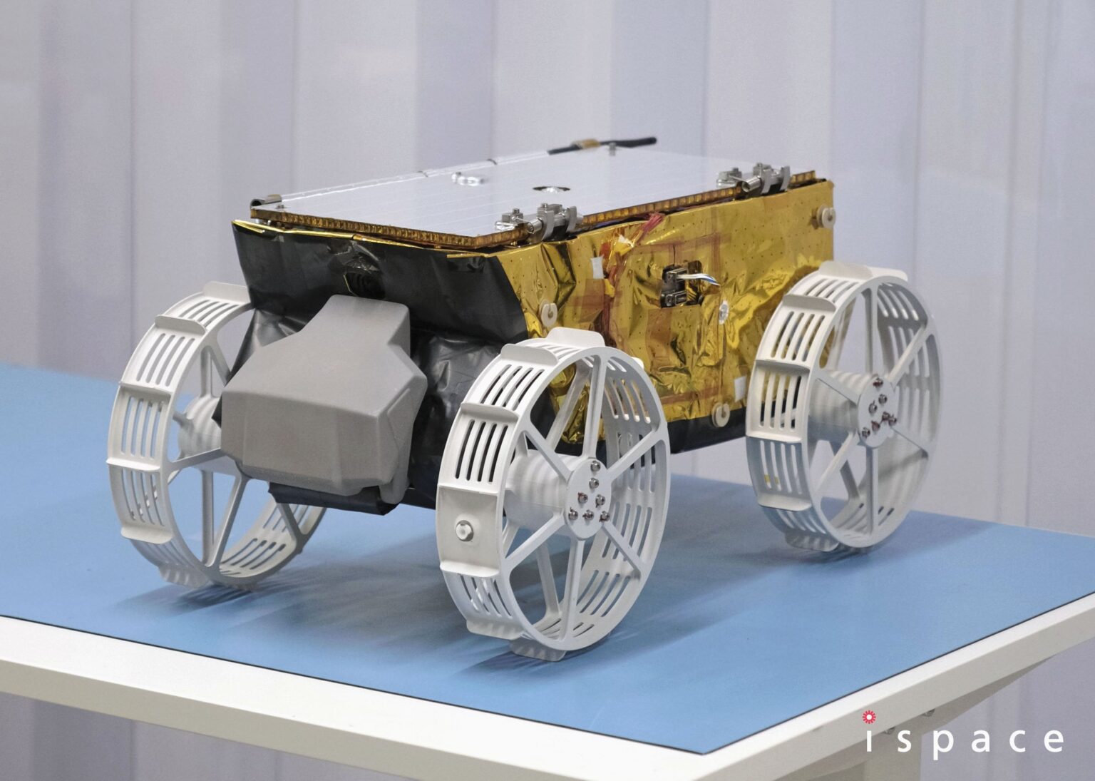 日本の宇宙企業アイスペース、月探査車完成 - 粘り強さを意味する「テネシアス」と命名