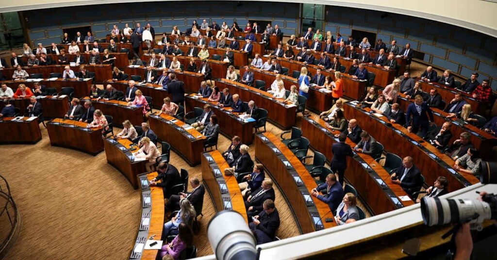 議会は物議を醸す国境法の改正を承認