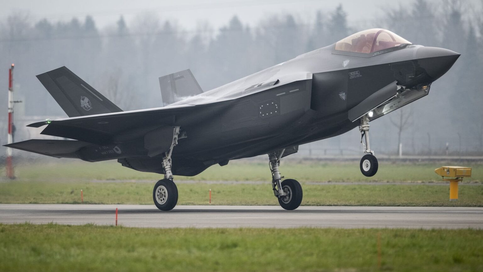 F-35はスイスに到着後、我々の費用で改造する必要がある