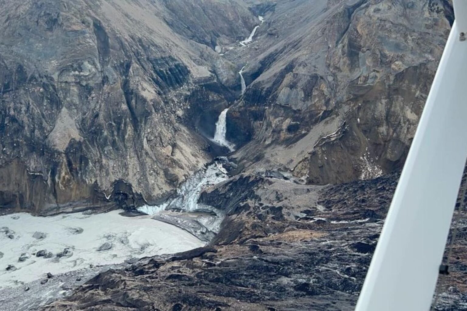 避難行動をとりましょう: 火山の噴火が逃走の原因となった可能性があります - mbl.is