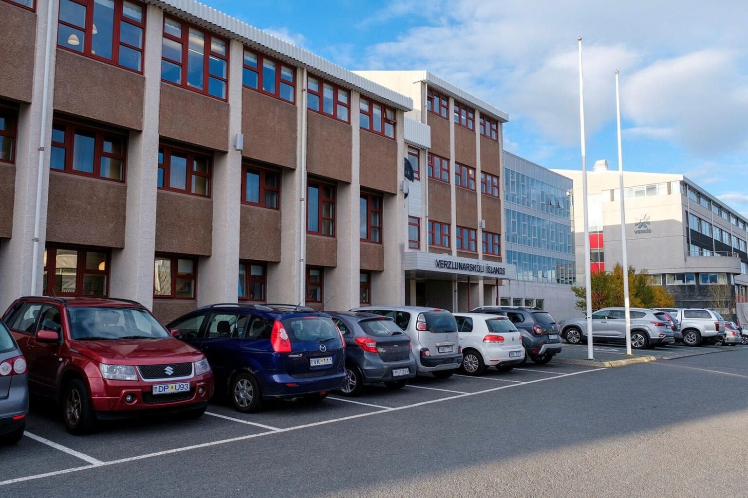アイスランドでの居住地に基づいて差別される子どもたち