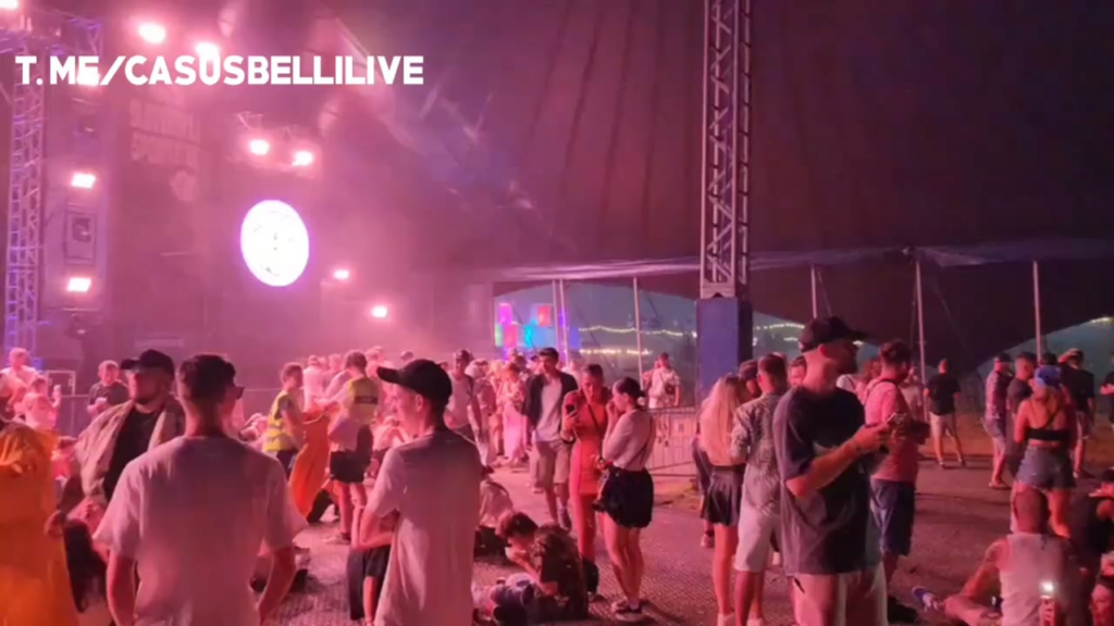 ポホダのテントの下から落下した時の映像。 出典: tg/casusbellive