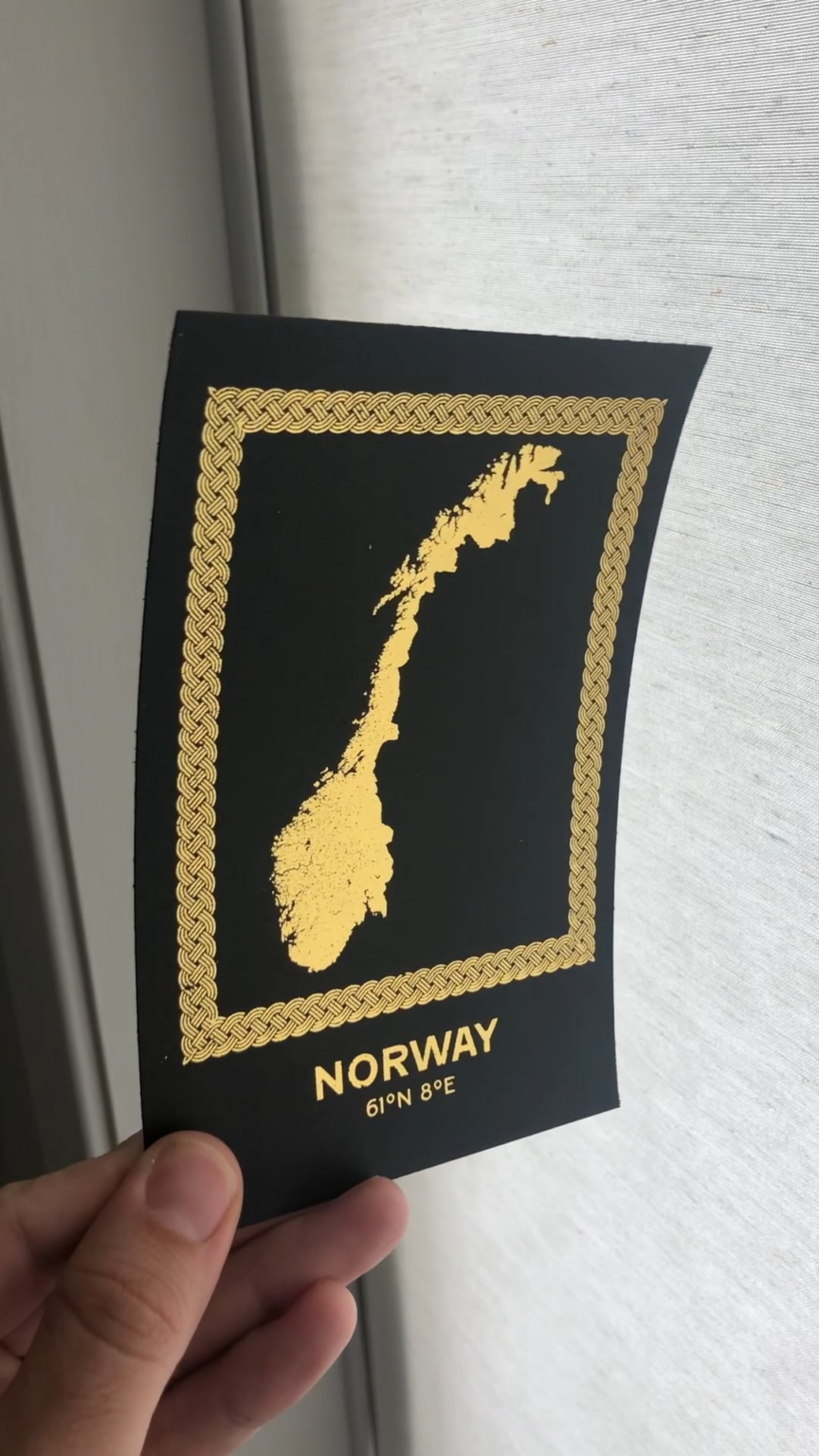 バイキング・ボーレ風の図像学を使ってノルウェーの小さなホイル地図ポストカードを作りました。皆さんはどう思いますか?