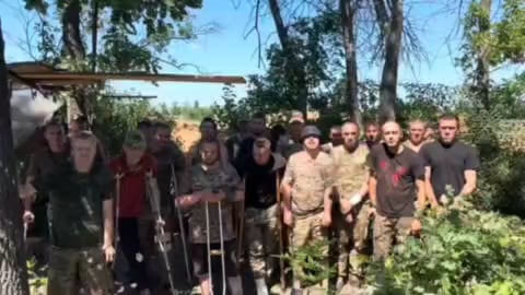 負傷したロシア兵は、人員不足のため、命を救う手術や入院、給与の支払いを拒否され、代わりに戦闘に戻されていると不満を漏らしている。3個中隊のうち、生き残ったのはわずか50人だ。