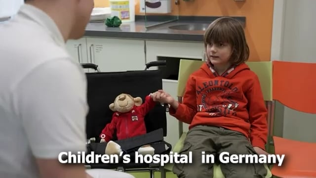 テロリストのロシアが小児科クリニックにミサイル攻撃を開始し、ウクライナの病気の子供たちが冷酷な独裁者プーチンの最新の犠牲者となった。彼には道徳規範も法律もない。ウクライナ軍にはもっと武器が必要だ。西側諸国の武器を使用する許可を与えなければならない。