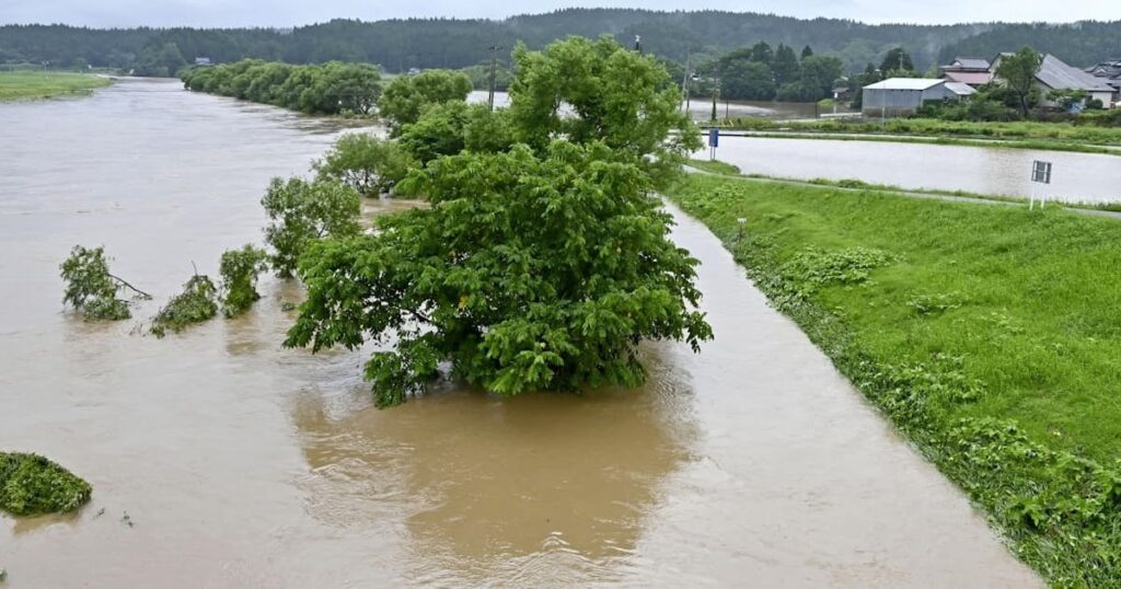 山形に大雨特別警報、秋田で1人不明 梅雨前線の影響で