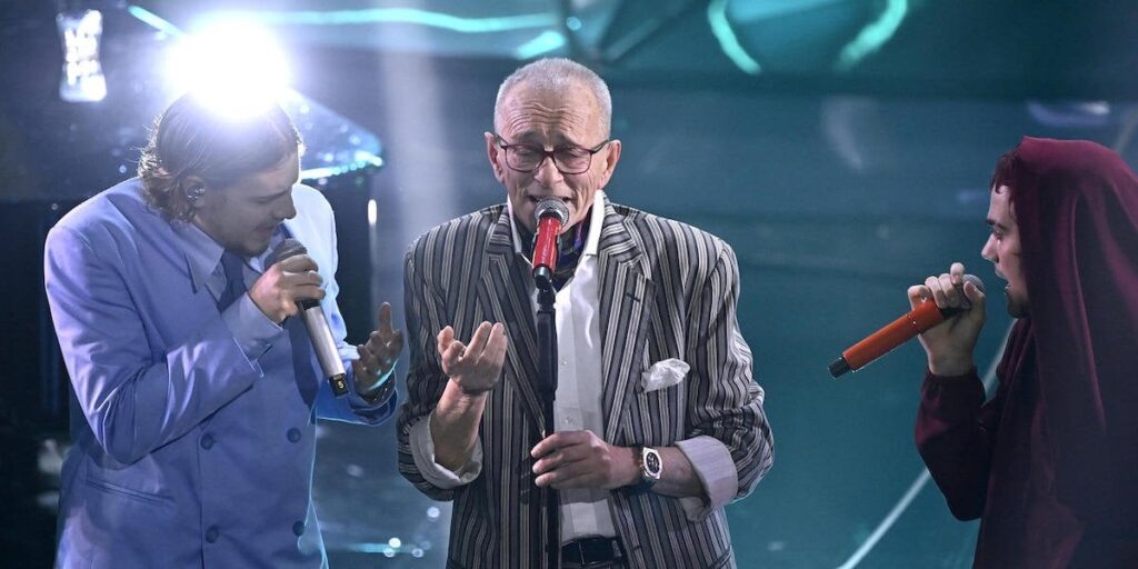 「Ma Quale Idea」などの曲で知られる歌手ピノ・ダンジョさんが71歳で死去した。