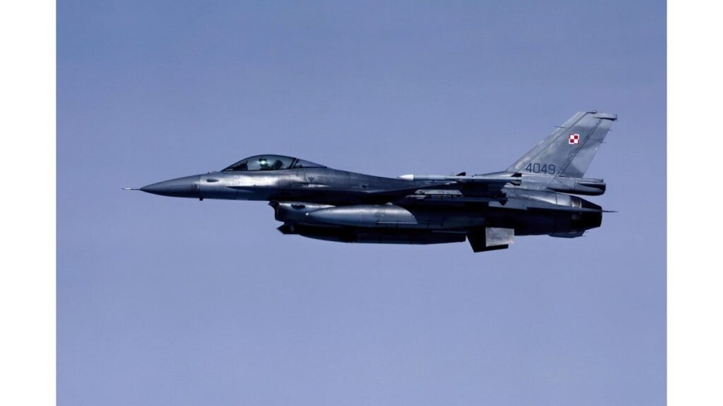 ウクライナに「Ｆ１６」今夏配備へ…ゼレンスキー氏「残忍な攻撃から人々を守るため役立つ」 - 読売新聞オンライン