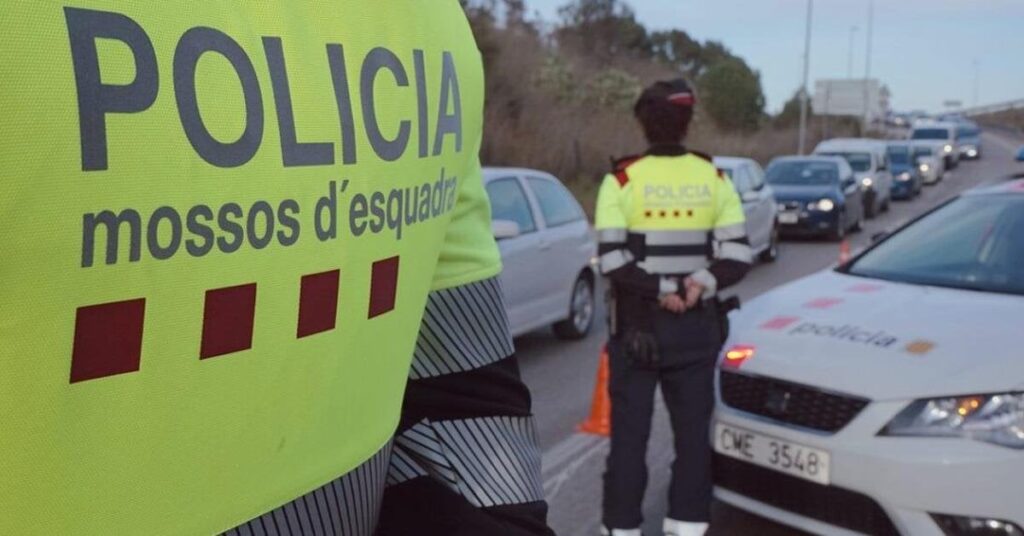 彼らはアンドラのスペイン人の罰金が徴収されていないと批判している