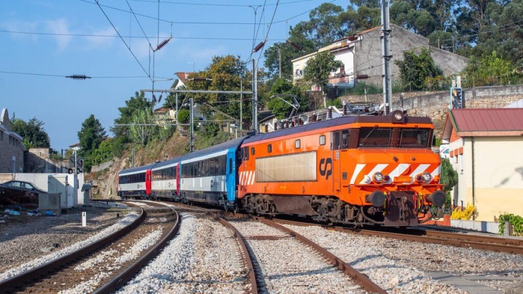 ポルトガルが売り買いした「廃列車」がスペインで怒りを買う