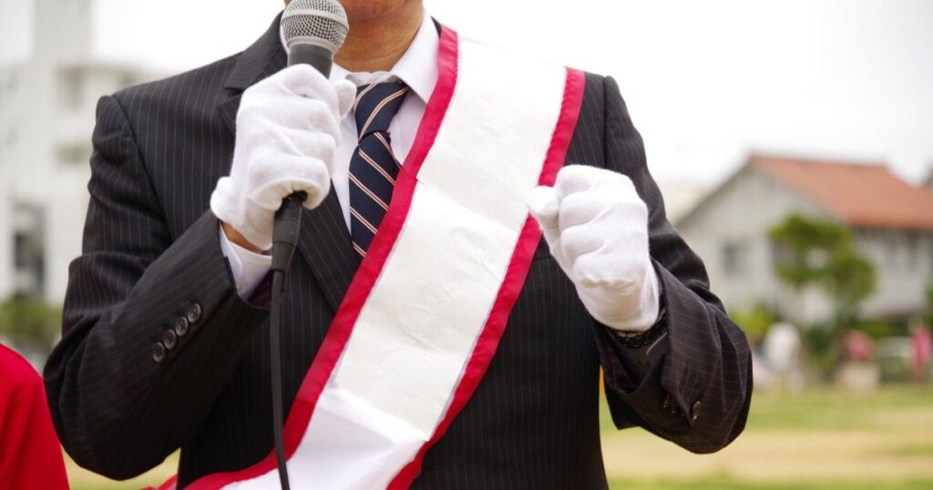「選挙に出ませんか？」「当選すれば女性は夜にいくらでも...」大物俳優に突如舞い込んだ「国政選挙の出馬要請」！本人が明かす《タレント議員の作り方》― 政党はどう口説き落とすのか