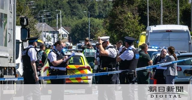 英国で刺傷事件、8人搬送で子どもも被害か 男の身柄を拘束