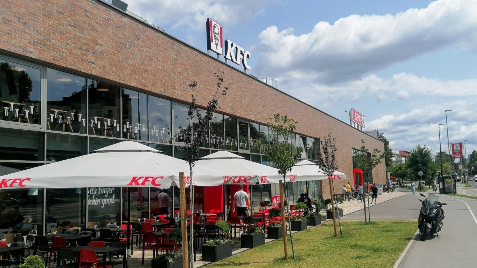 使用許可証のない敷地内のKFC