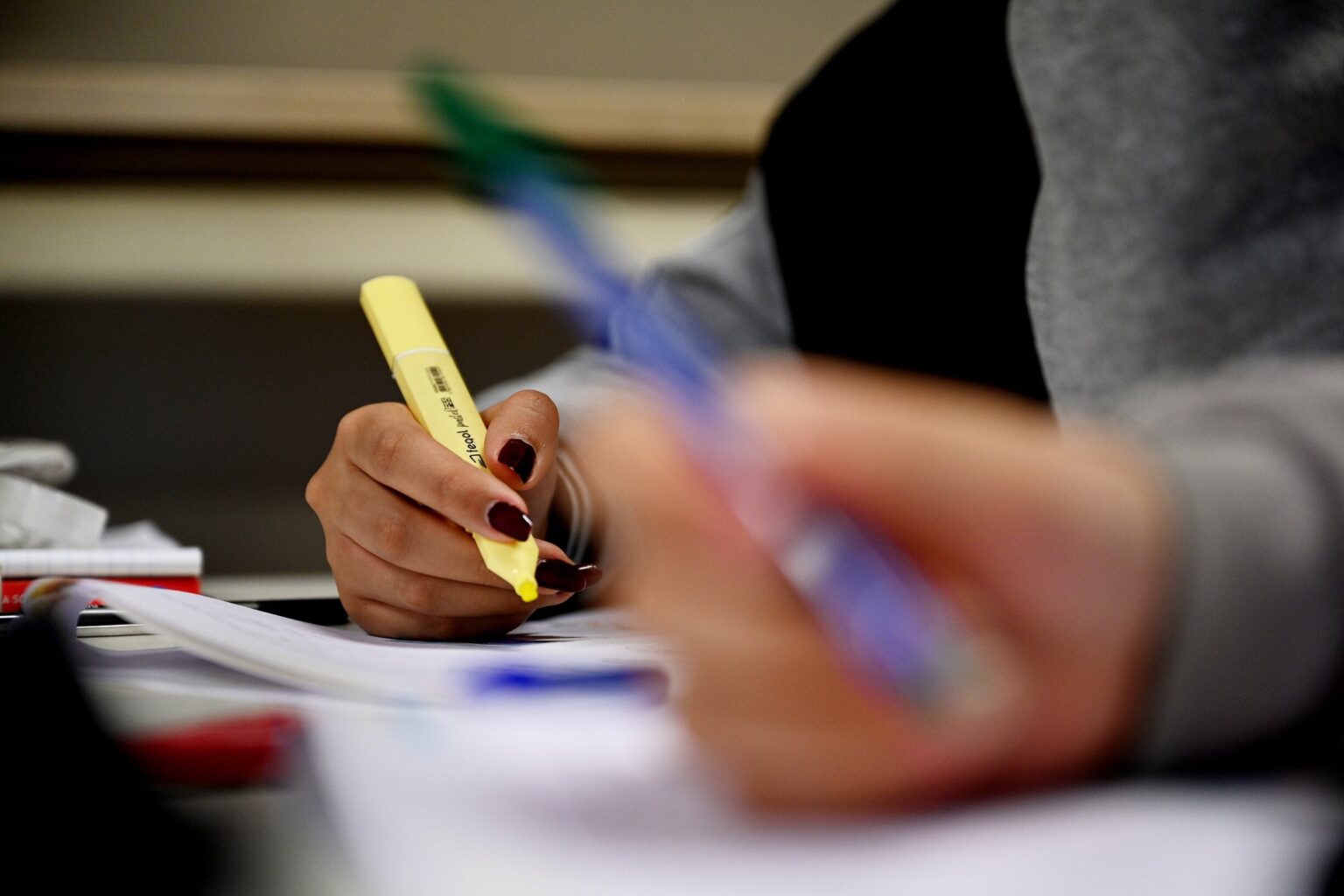 ほぼ 3 分の 1 の学校で、学年の半分以上が 19 歳と 20 歳です