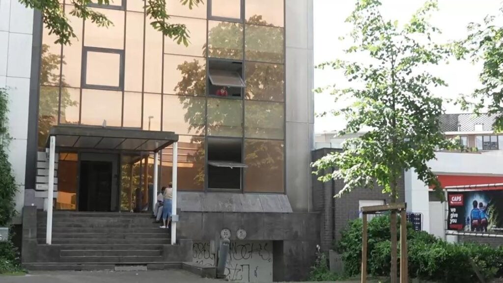 アウデルゲムの新たな不法占拠者：「この人たちはここに留まることができない」