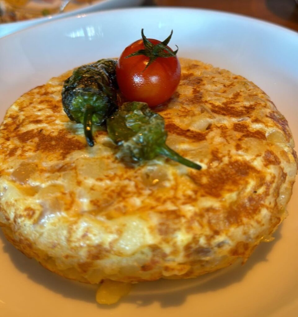 誰か教えてくれませんか。これは何という名前ですか。マドリードで食べました。