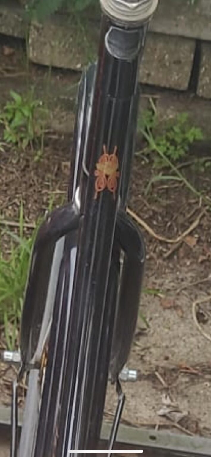 このロゴはどこのブランドの自転車ですか？