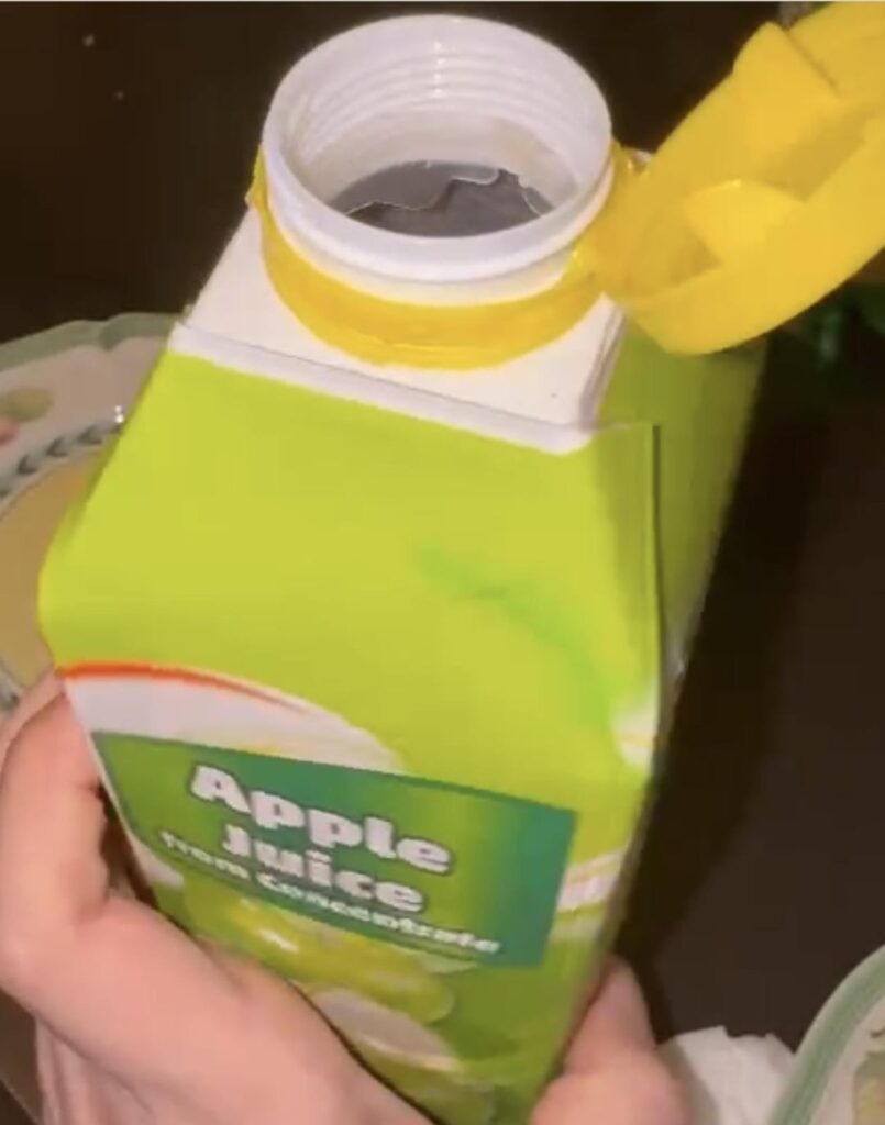 新しくオープンしたばかりですが、子供は中を見るべきではなく、飲酒していたので、現在法廷にいます