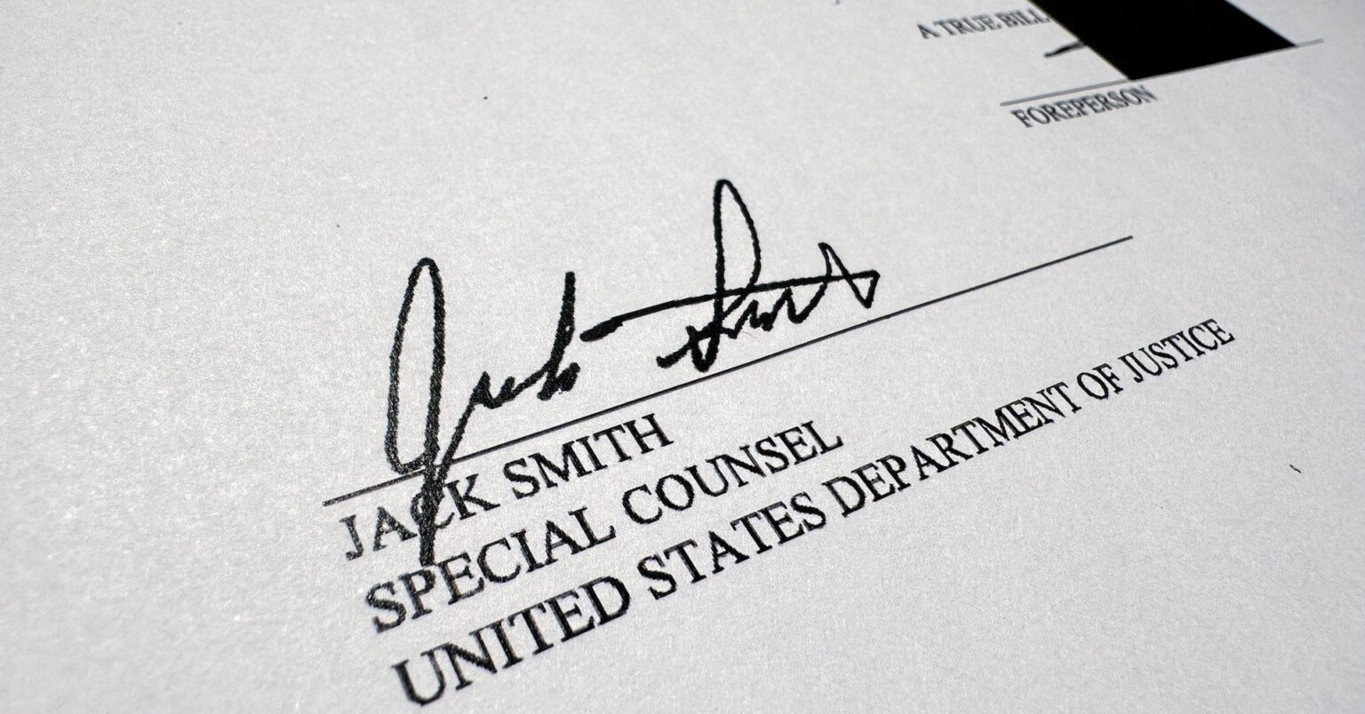 米連邦地裁判事、トランプ氏の機密文書持ち出し事件の起訴棄却 - ロイター (Reuters Japan)