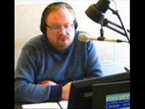 私たちのもとを去ったヒラー・ナクマン氏は「疲れた」頭でラジオに生出演している。