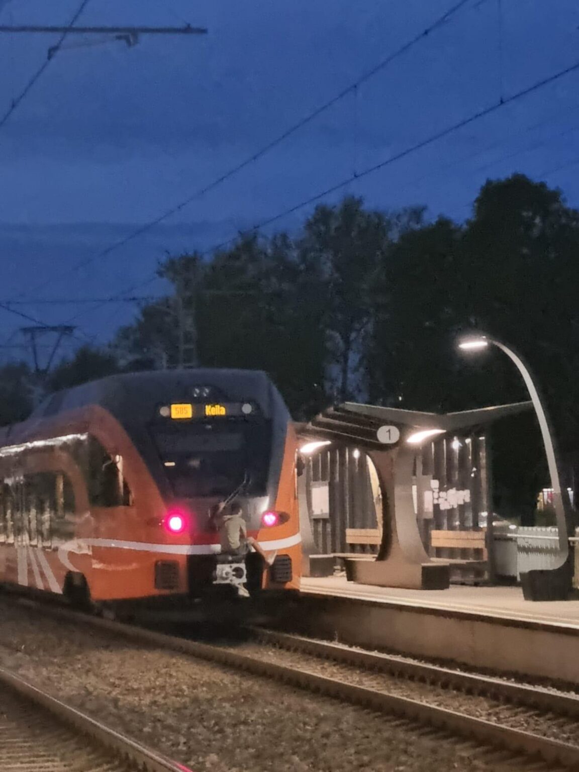 ヒイウ駅。 さらに運転しました。