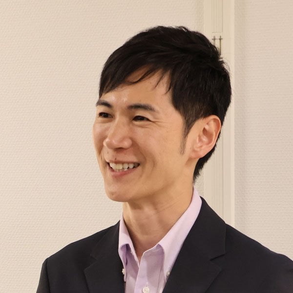 高ぶる石丸伸二候補、集会参加者1400人の半端ない心酔感…政策論そこそこに異様な盛り上がり ― 参加者はただただ前のめりで拍手喝采…歌、称賛、そして精神論