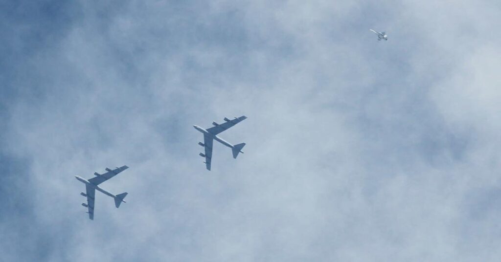 米軍のB-52爆撃機がフィンランド領空を飛行 | Yle News