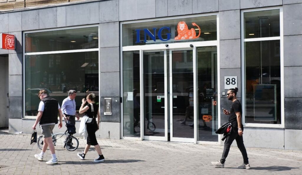 ING は、オランダ語以外の響きの名前を理由に、支払いをブロックしたり確認したりすることで 2 人の顧客を差別しています